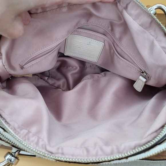 Coach Cream & Beige Bag, Detachable Strap, Double Zip Closure, VERY Substantial - Picture 10 of 12